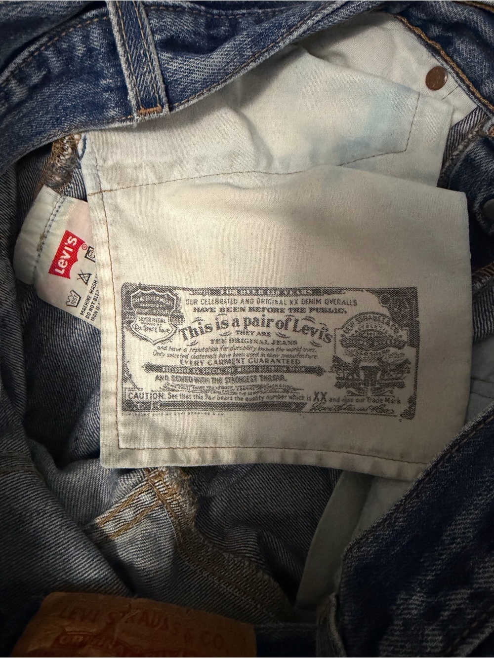 Medium wash vintage Levi’s - Picture 6 of 6